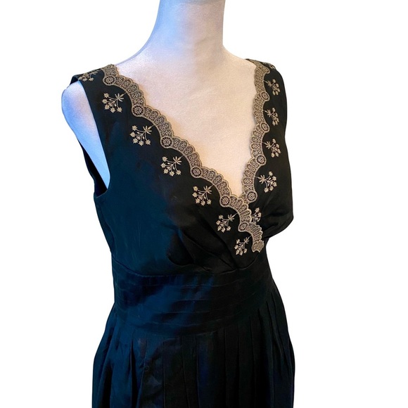 Ann Taylor Black Silk Metallic Gold Lace Scalloped Trim A-Line Dress Size 2 - Picture 5 of 13